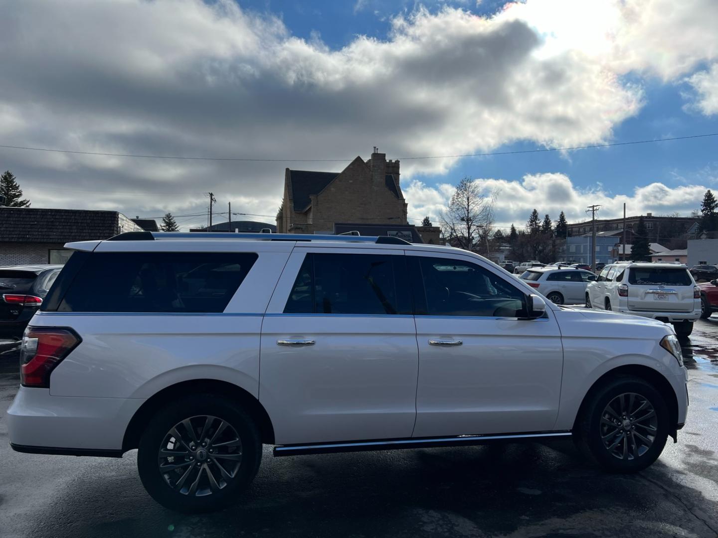 2019 WHITE /Charcoal Ford Expedition Limited 4WD (1FMJK2AT6KE) with an 3.5L V6 F DOHC 24V engine, automatic transmission, located at 116 5th Avenue South, Lewistown, MT, 59457, 47.063877, -109.427879 - Discover Exceptional Luxury with the Pre-Owned 2019 Ford Expedition Max Limited 4WD! Key Features: Limited Trim - Experience the epitome of sophistication and premium features. 4WD Capability - Conquer diverse terrains with confidence and control. Spacious Interior - Accommodate your entire - Photo#1